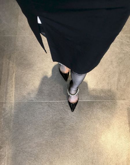 趁班花睡觉伸进内裤摸的小说_720动漫免费观看